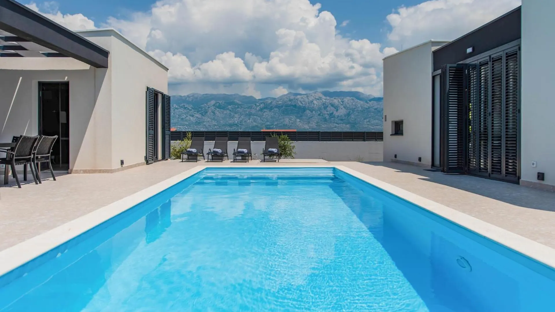 Lovely Home In Razanac With Wifi